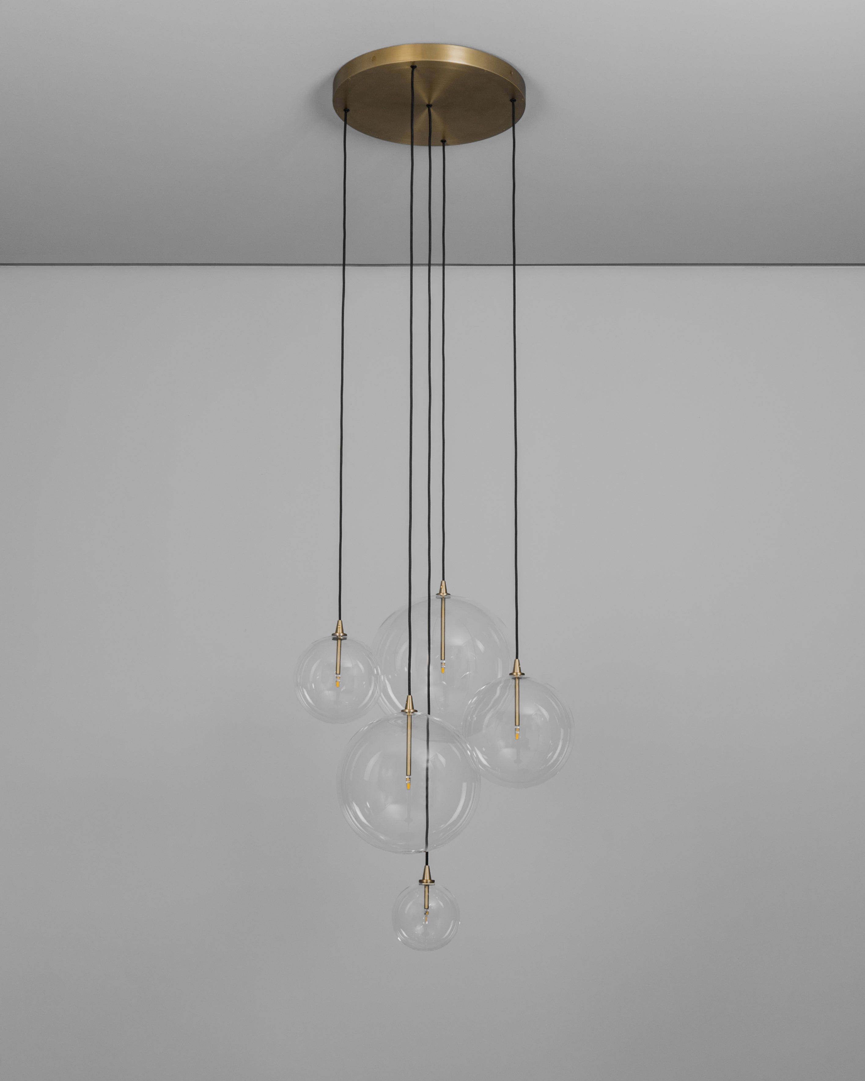 Schwung Cluster 5 Burnished Brass Transparent Globe Mix Chandelier